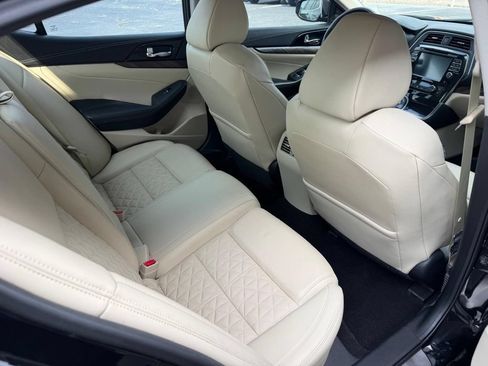 Used 2016 Nissan Maxima Platinum w/ Interior Lighting Package FWD image 23