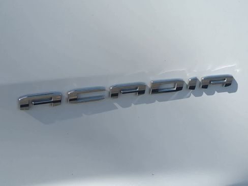 Used 2025 GMC Acadia Elevation image 13