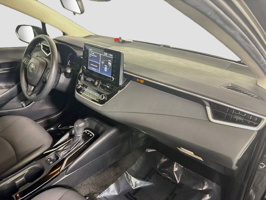 Used 2022 Toyota Corolla LE FWD image 29