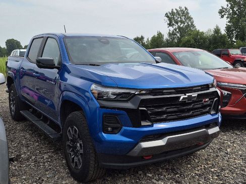 Used 2023 Chevrolet Colorado Z71 AWD/4WD image 2