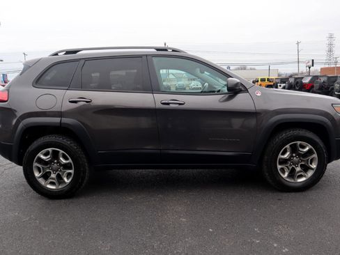 Used 2019 Jeep Cherokee Trailhawk image 6