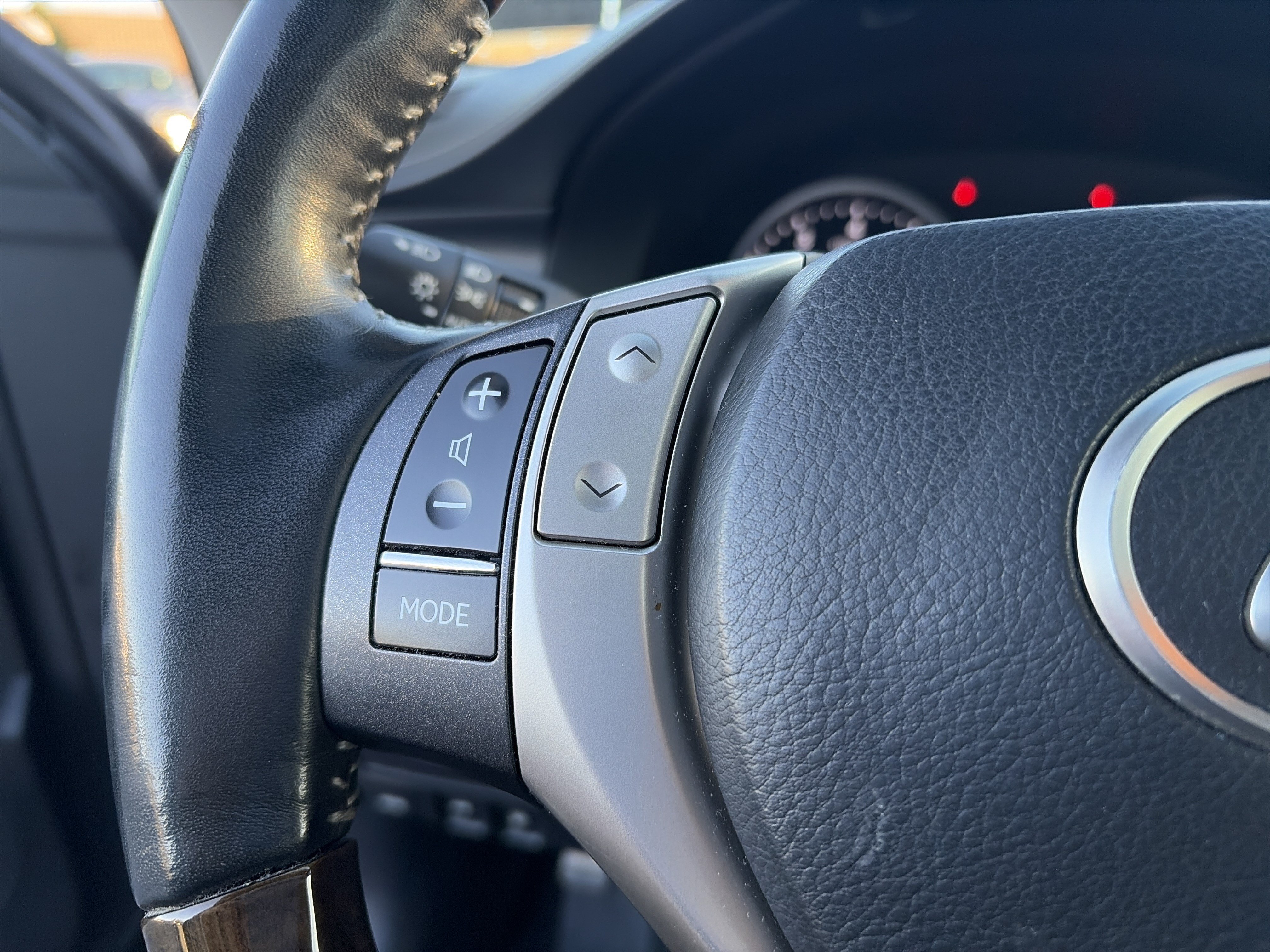 Used 2014 Lexus ES 350 w/ Luxury Package FWD image 28