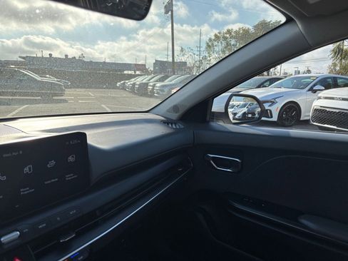 Used 2025 Kia K4 LXS image 38