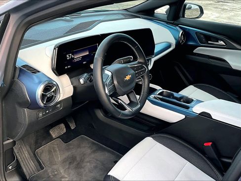 Used 2025 Chevrolet Equinox EV LT image 8