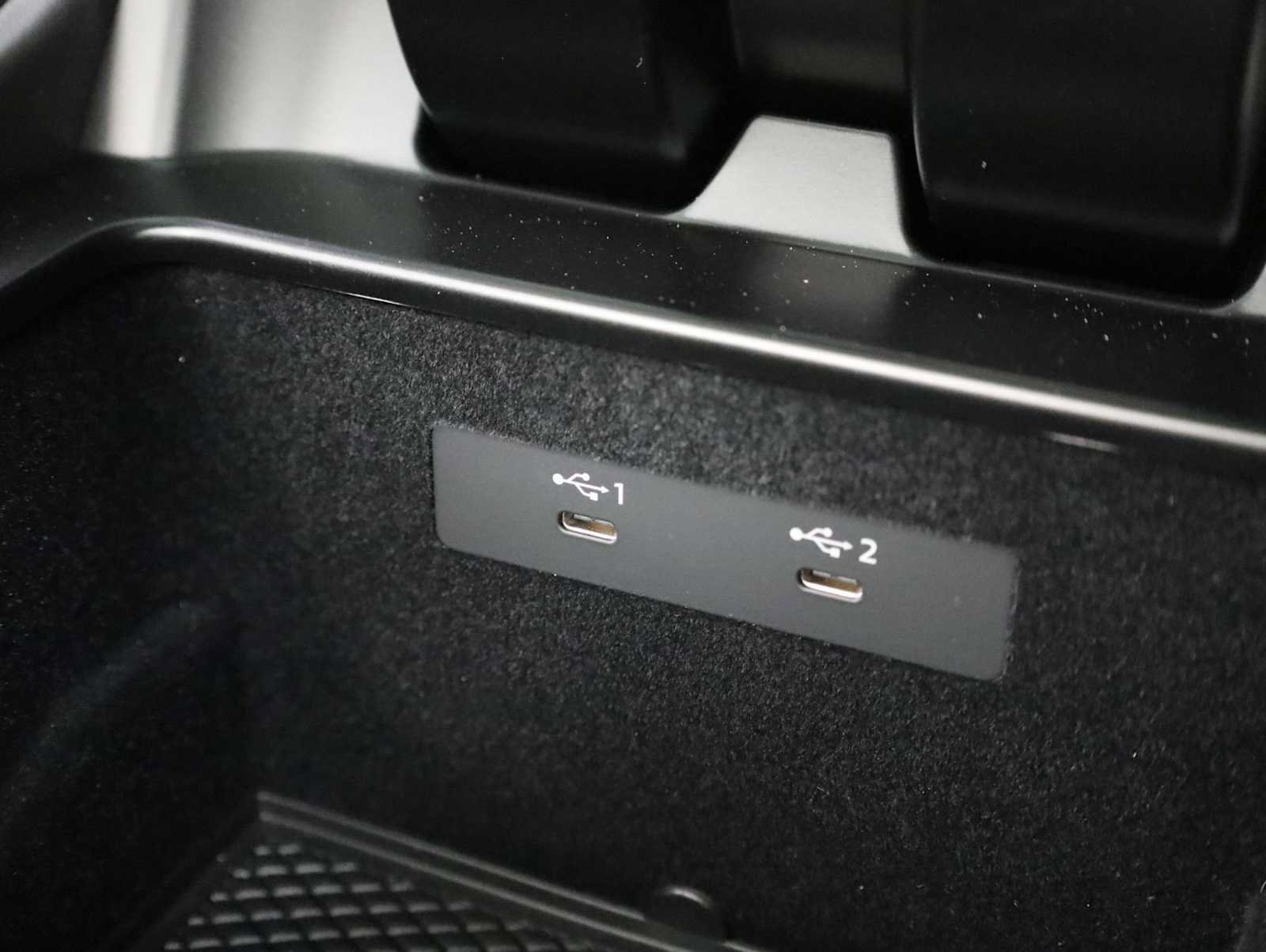 Used 2024 Bentley Bentayga AWD/4WD image 33