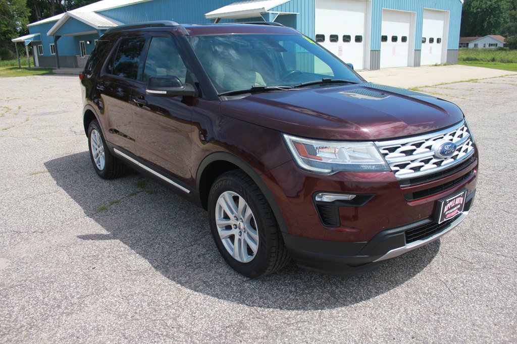 Used 2018 Ford Explorer XLT w/ Equipment Group 202A AWD/4WD image 4