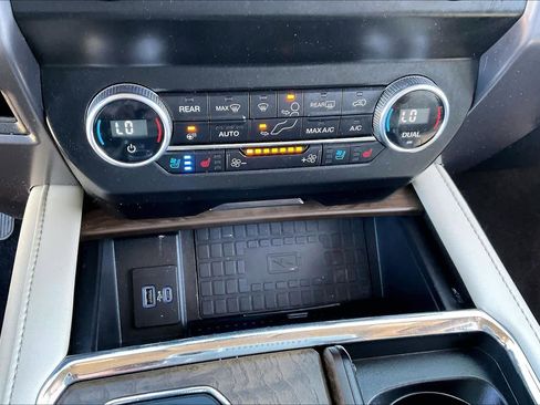 Used 2021 Ford Expedition Platinum image 33