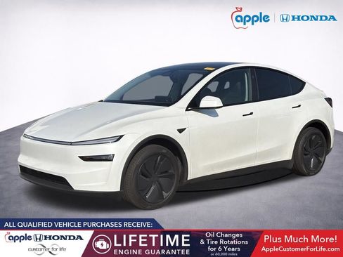 Used 2026 Tesla Model Y AWD image 3