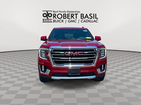 Used 2024 GMC Yukon SLT w/ SLT Luxury Package AWD/4WD image 3