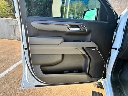 Used 2022 Chevrolet Silverado 1500 ZR2 w/ Technology Package image 11