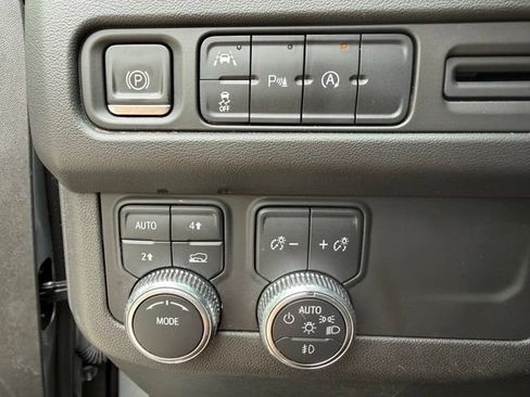 Used 2023 GMC Yukon SLT AWD/4WD image 24