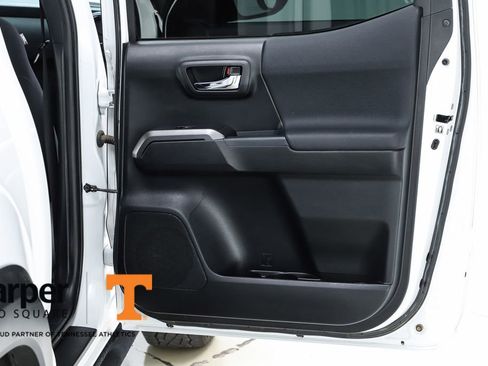 Used 2018 Toyota Tacoma TRD Off-Road image 30