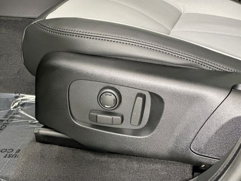 Used 2026 Land Rover Range Rover Velar S image 17