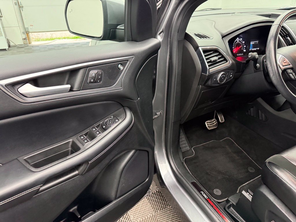 Used 2022 Ford Edge ST AWD/4WD image 17