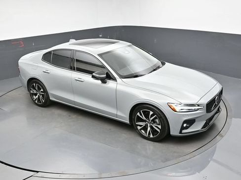 Used 2025 Volvo S60 B5 Plus FWD image 42