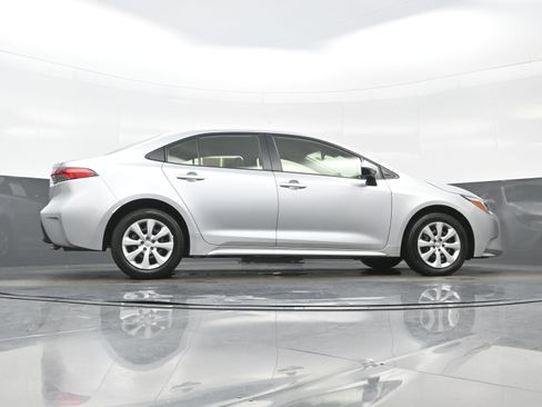 Used 2025 Toyota Corolla LE FWD image 31
