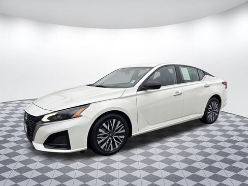 Used 2025 Nissan Altima 2.5 SV image 3