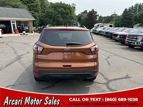 Used 2017 Ford Escape SE w/ SE Sport Appearance Package FWD image 4