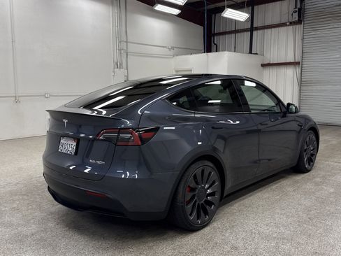 Used 2023 Tesla Model Y Long Range image 19