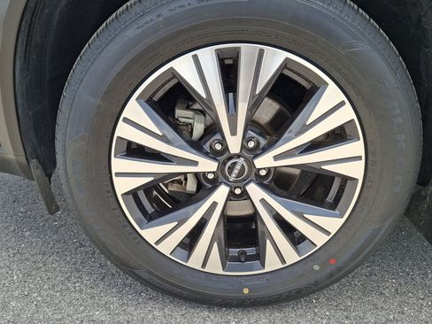 Used 2023 Nissan Rogue SV FWD image 25