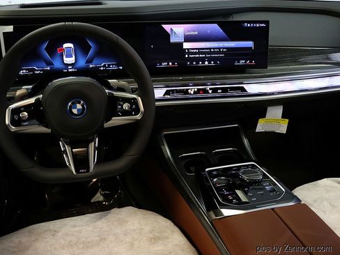 Used 2026 BMW 750e xDrive image 18