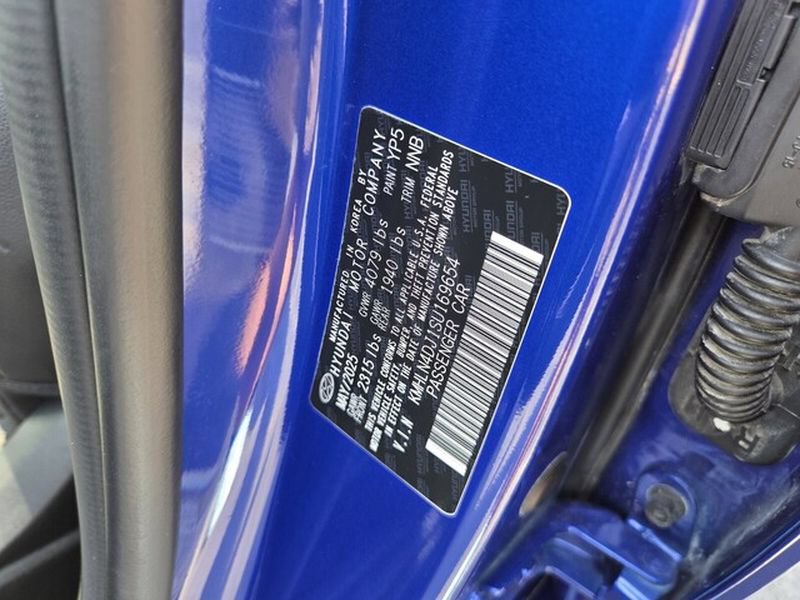 Used 2025 Hyundai Elantra Limited FWD image 17