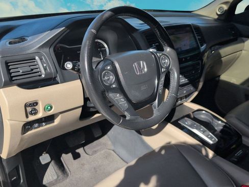 Used 2016 Honda Pilot Touring image 6