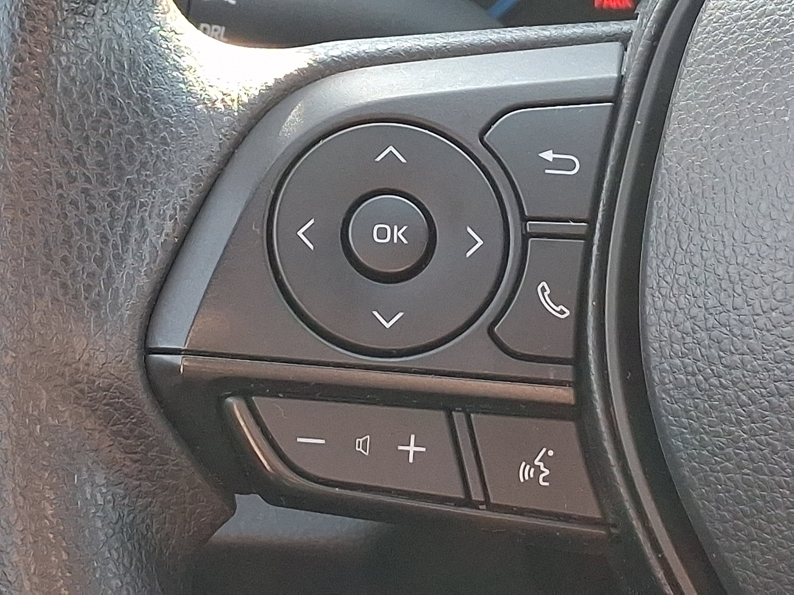 Used 2025 Toyota RAV4 LE AWD/4WD image 21