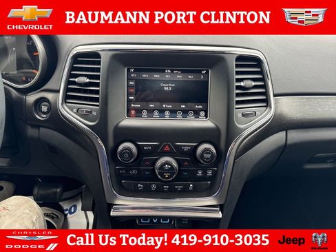 Used 2018 Jeep Grand Cherokee Laredo RWD image 18