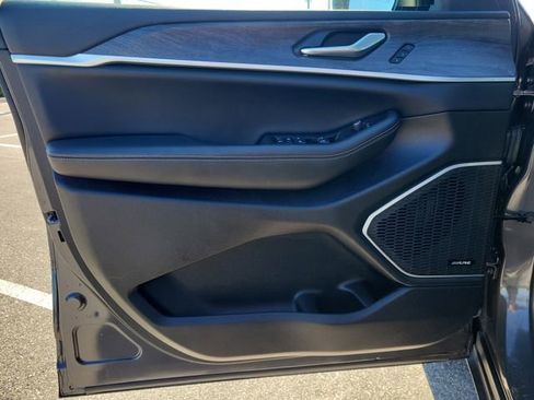 New 2024 Jeep Grand Cherokee Limited w/ Black Appearance Package image 15