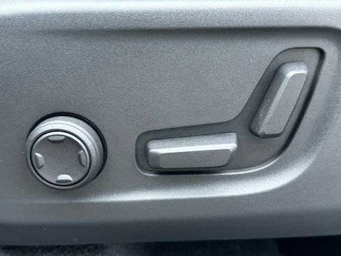 Used 2025 Volvo XC40 B5 Ultra w/ Climate Package image 22