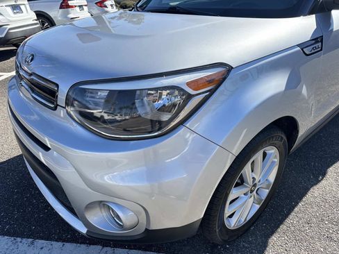 Used 2018 Kia Soul + image 9