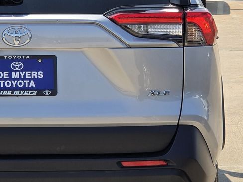 Used 2025 Toyota RAV4 XLE FWD image 9