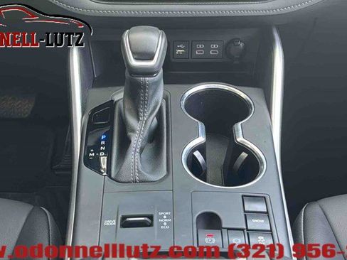 Used 2024 Toyota Highlander XLE FWD image 27