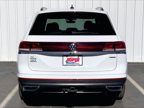 Used 2024 Volkswagen Atlas SE image 4