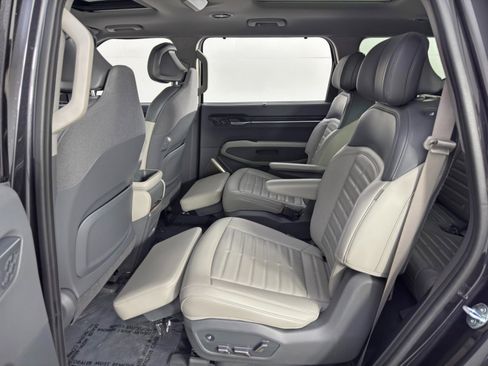 Used 2024 Kia EV9 Land image 46