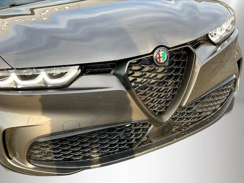 Used 2024 Alfa Romeo Tonale Veloce w/ Premium Interior Package AWD/4WD image 32