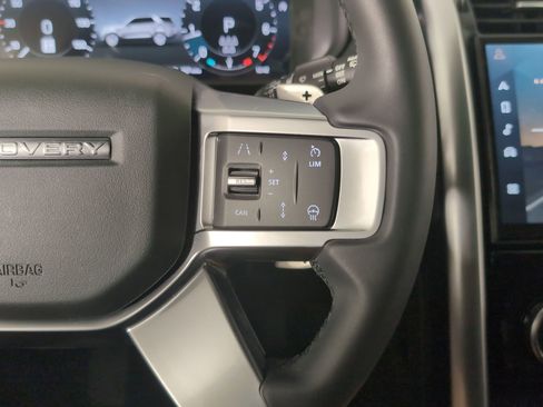 Used 2025 Land Rover Discovery S image 20