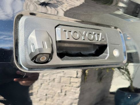 Used 2017 Toyota Tacoma TRD Off-Road image 16