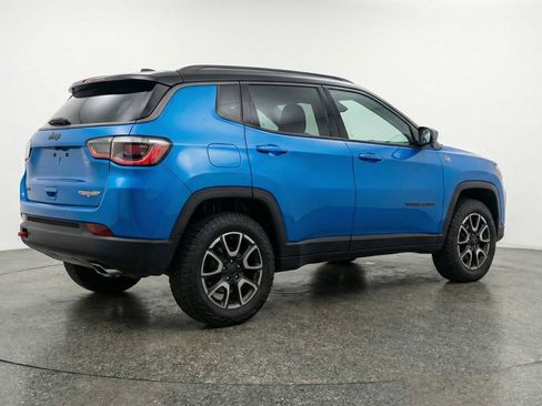 Used 2025 Jeep Compass Trailhawk AWD/4WD image 7