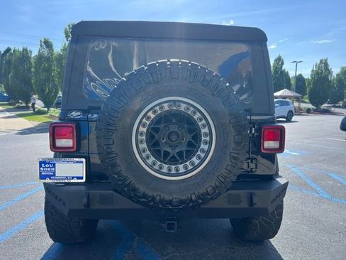 Used 2023 Jeep Wrangler Unlimited Sport AWD/4WD image 9