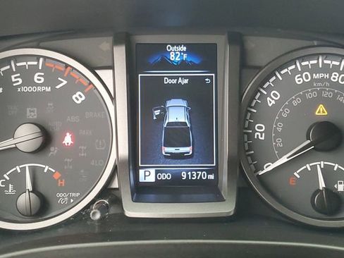 Used 2021 Toyota Tacoma TRD Off-Road AWD/4WD image 25