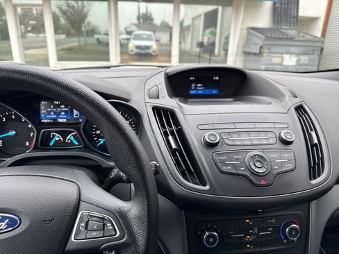 Used 2019 Ford Escape S image 17