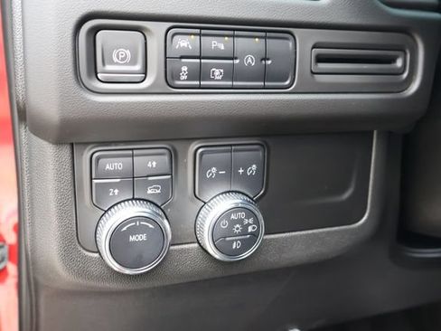 Used 2023 GMC Yukon SLT w/ SLT Premium Package AWD/4WD image 26