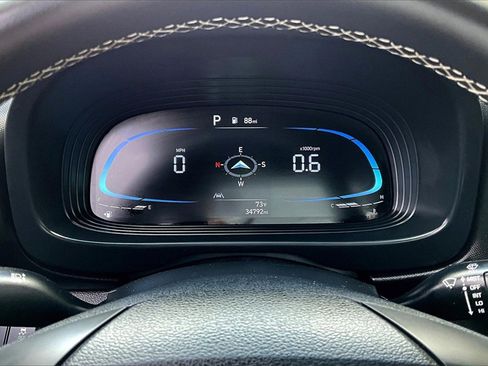 Used 2023 Hyundai Venue Limited image 19