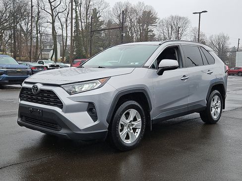 Used 2021 Toyota RAV4 XLE w/ Convenience Package image 3