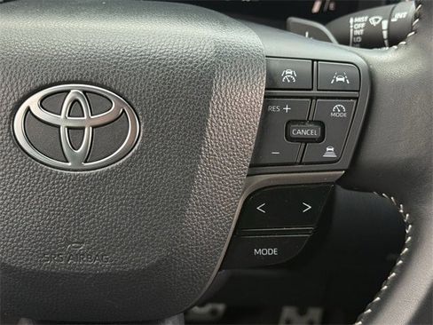 Used 2025 Toyota Camry SE image 14