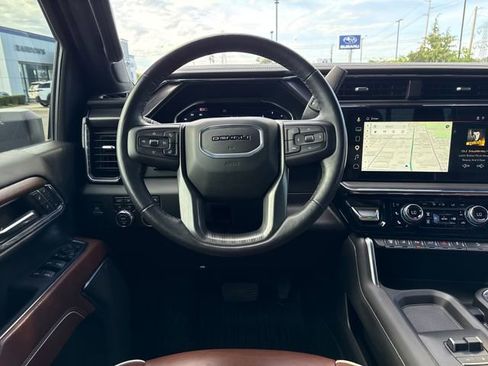 Used 2024 GMC Sierra 3500 Denali Ultimate AWD/4WD image 17
