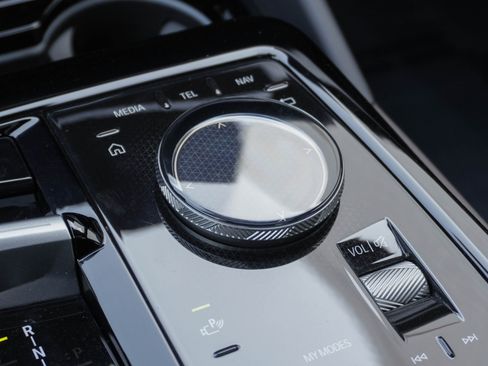 Certified 2025 BMW 530i xDrive w/ Premium Package image 26