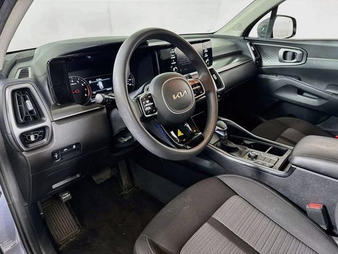 Used 2023 Kia Sorento LX AWD/4WD image 9